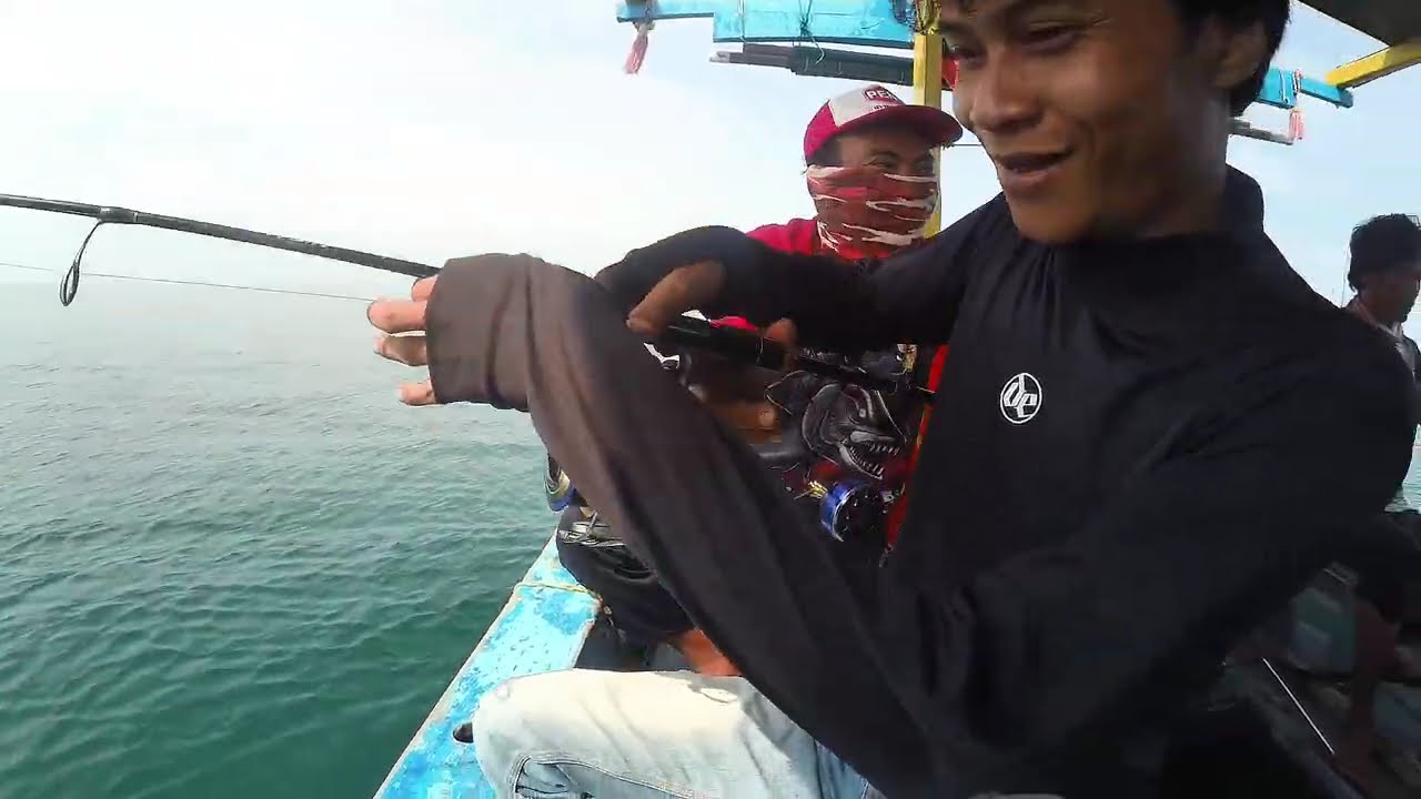 Mancing Laut Karawang! Tenggiri Besar & Jenaha Babon Bikin Joran Melengkung