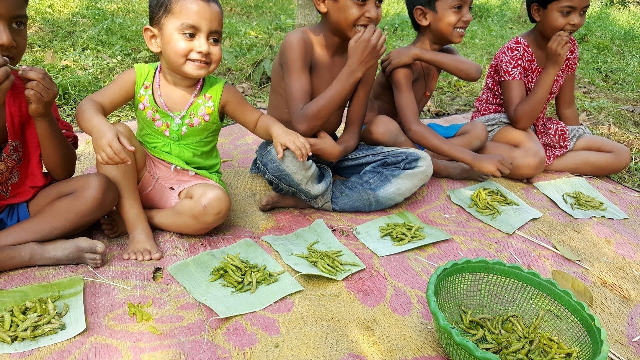 Pea Seeds Boiled By 3 Years Cutie Pie Baby Sneyha's - Tasty Pea Seeds Prepared For Village Children