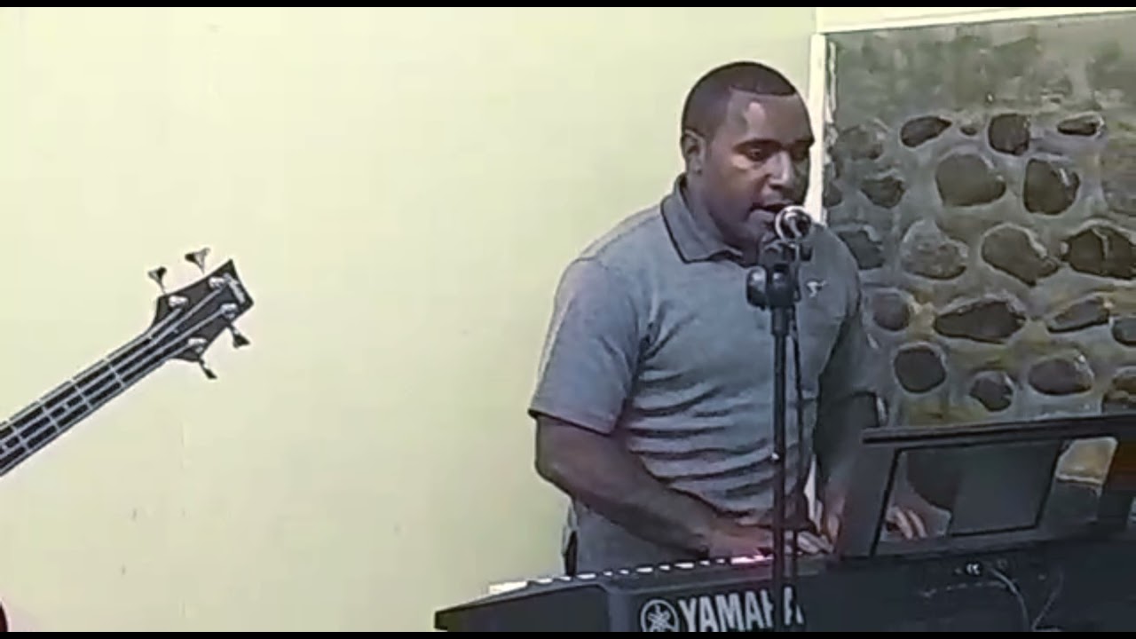 Prophet Zephaniah Taita-_-Singing_Live_at_ Goroka_PMI_-_Healing_rain_