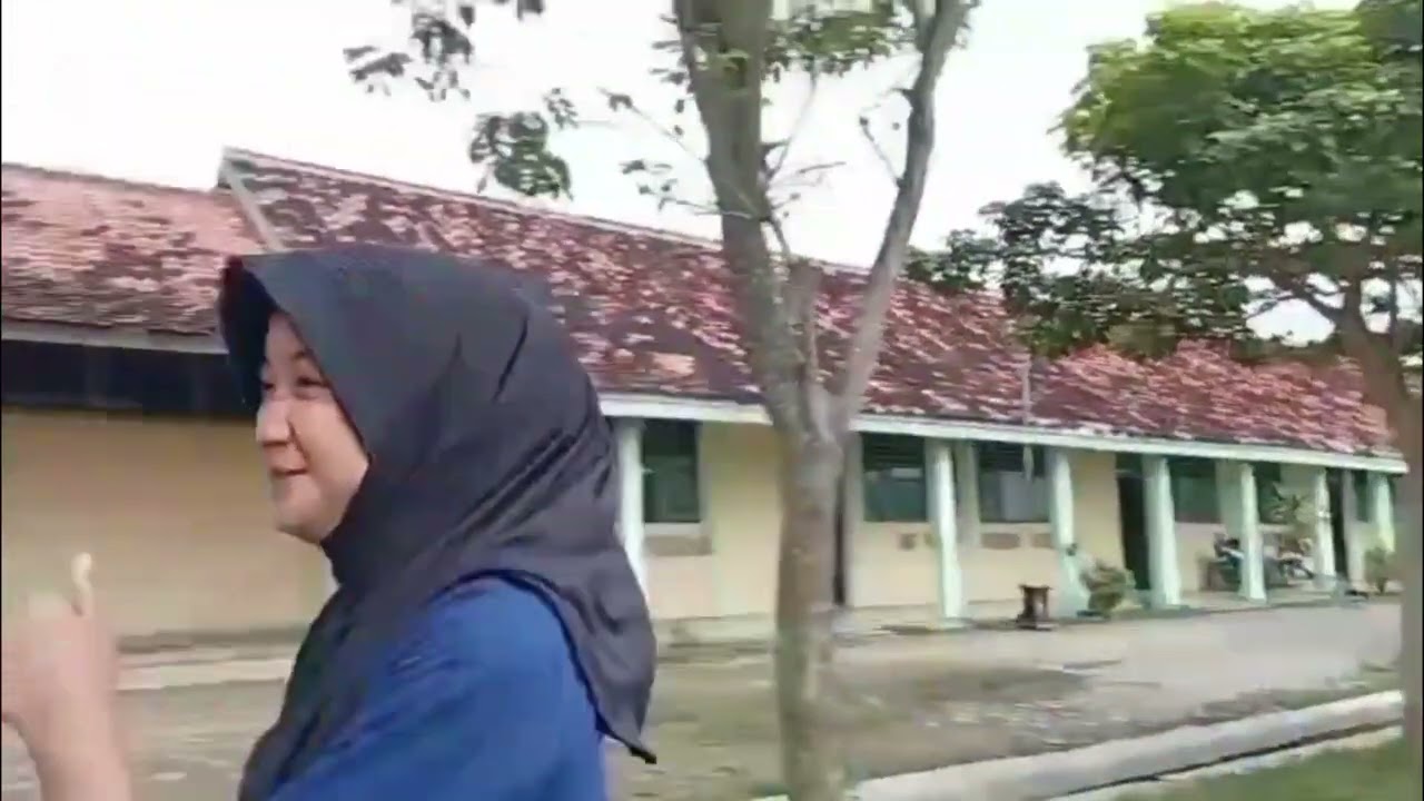Praktek 2 cabang olahraga , joging/lari & Badmintoon . 