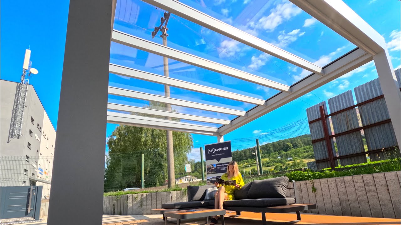 Modern&aacute; hlin&iacute;kov&aacute; FLAT pergola s nepriznan&yacute;m sklonom - SP Garden