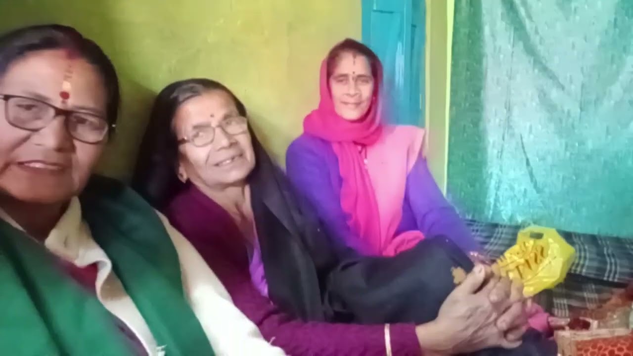 भागवत कथा का सुंदर दरबार महिलाओं ने कीर्तन में किया सुंदर डांस