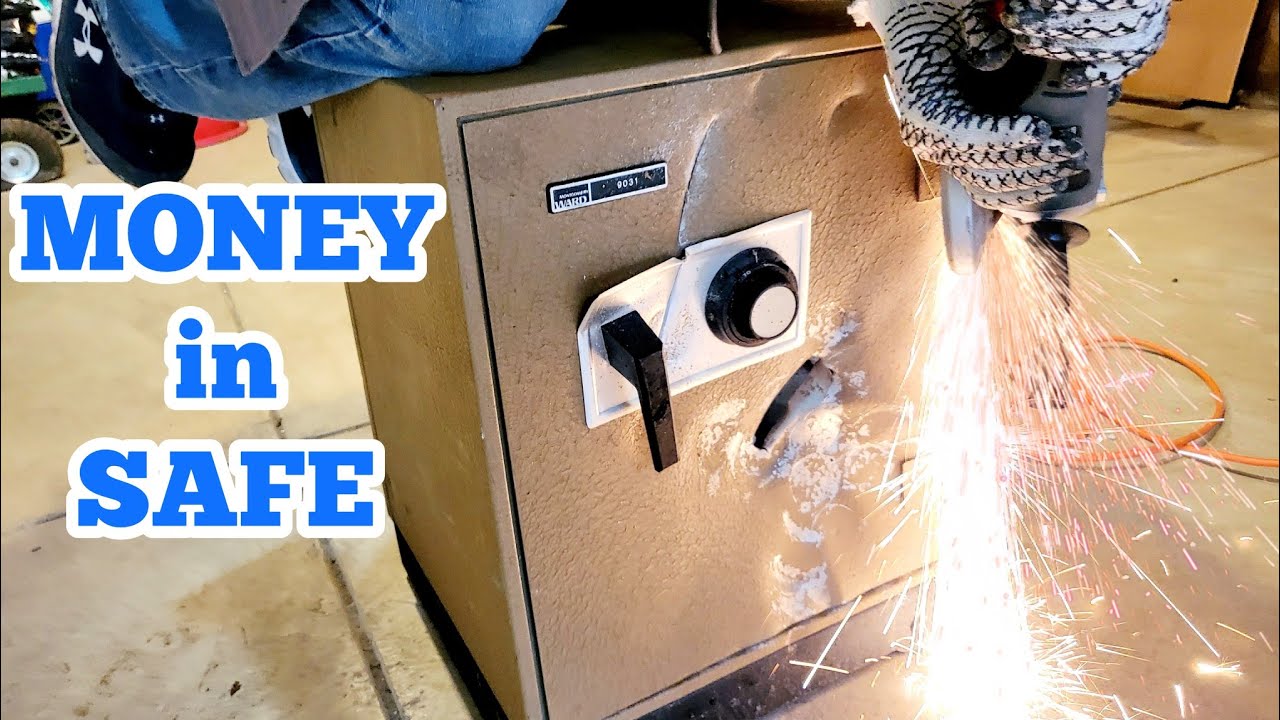 FOUND MONEY IN SAFE I Bought Abandoned Storage Unit / Storage Wars
