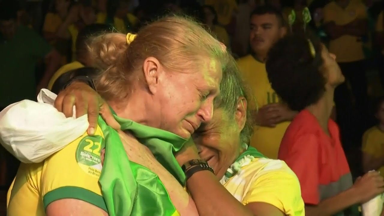 Eleitores de Bolsonaram choram | AFP