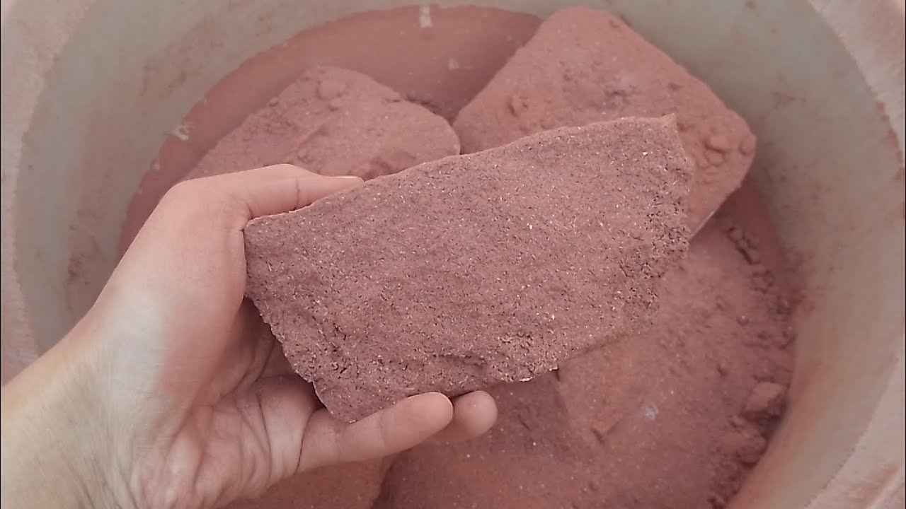 Red sand 😍 dry crumble in tub 🌸💕
