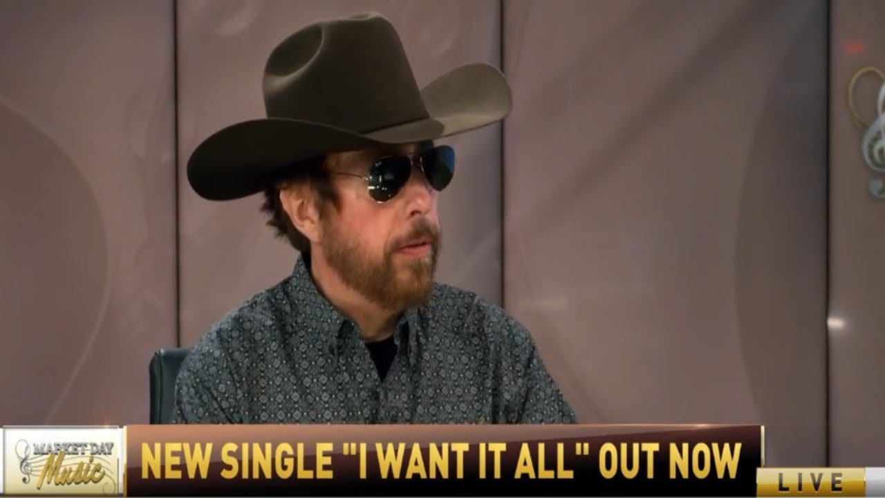 Известный певец и автор песен Скип Эвиг заглянул к нам, чтобы рассказать о своем предстоящем прое...