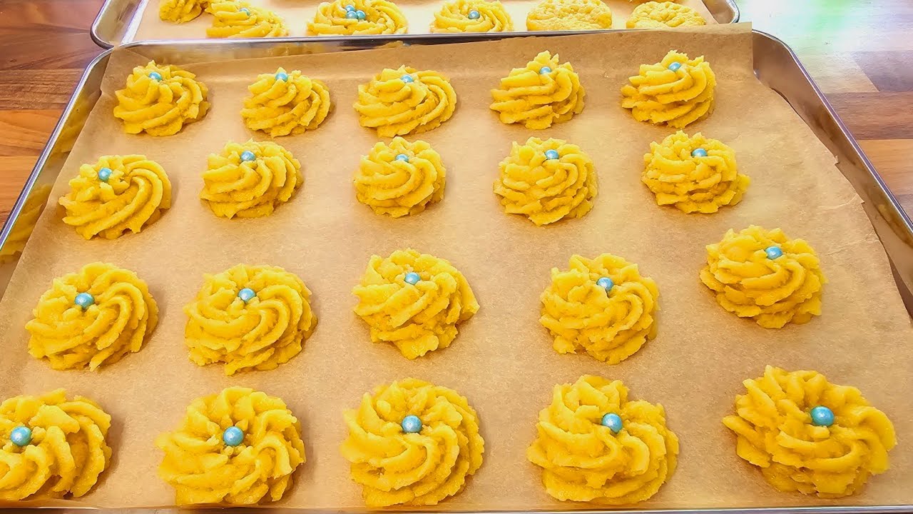 Make your own butter cookies (biscuits) with just 3 ingredients! 🤟🏼🥼👨&zwj;👧&zwj;👧