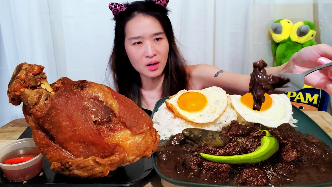 First Time Eating Filipino Pork's Blood Stew Reaction! Dinuguan Mukbang Eating Shows w/ Less Talking