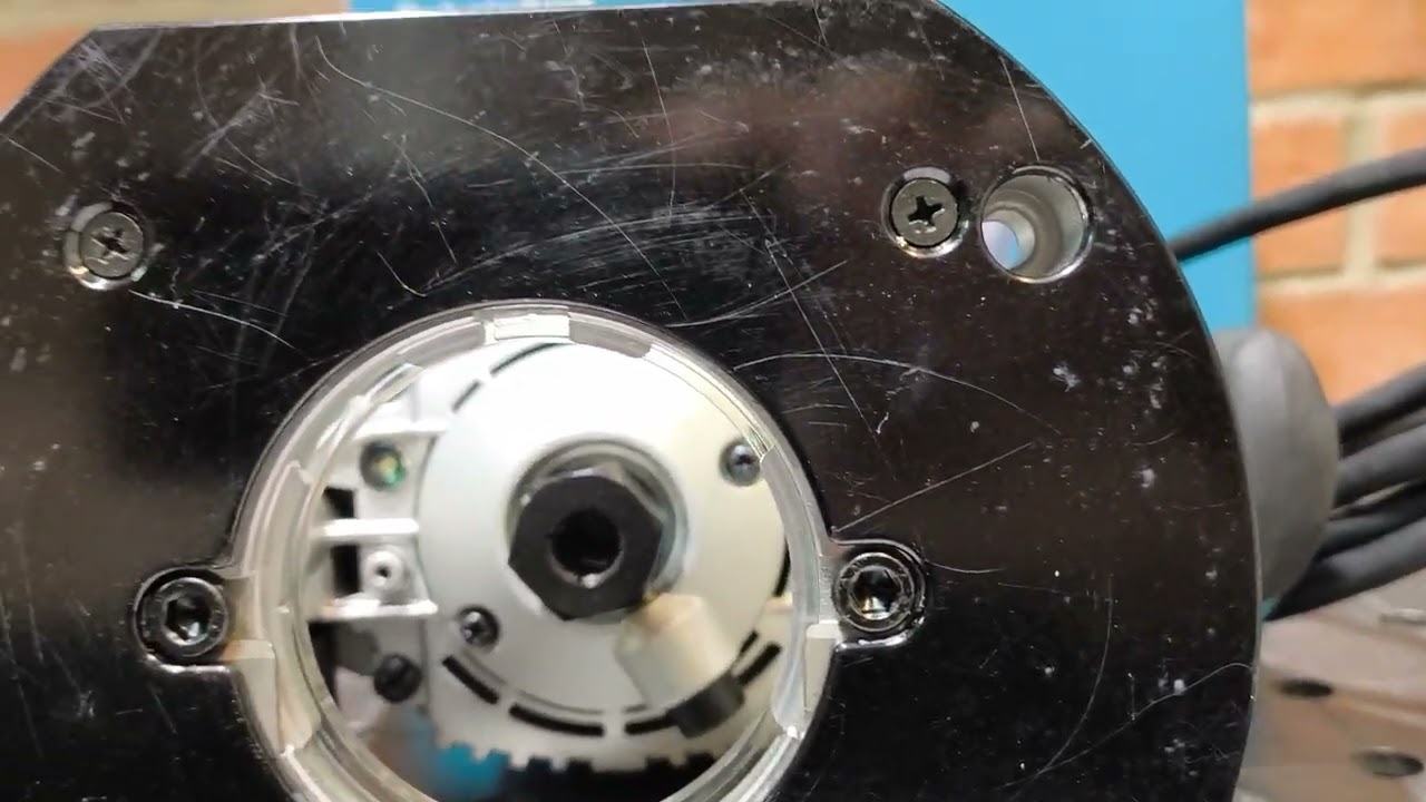 фрезер makita rp 2302 fc новый. полный комплект