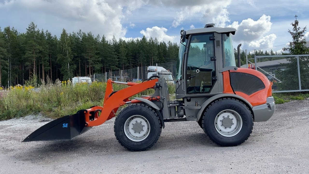 Köp Hjullastare Atlas AR 65 med redskap på Klaravik