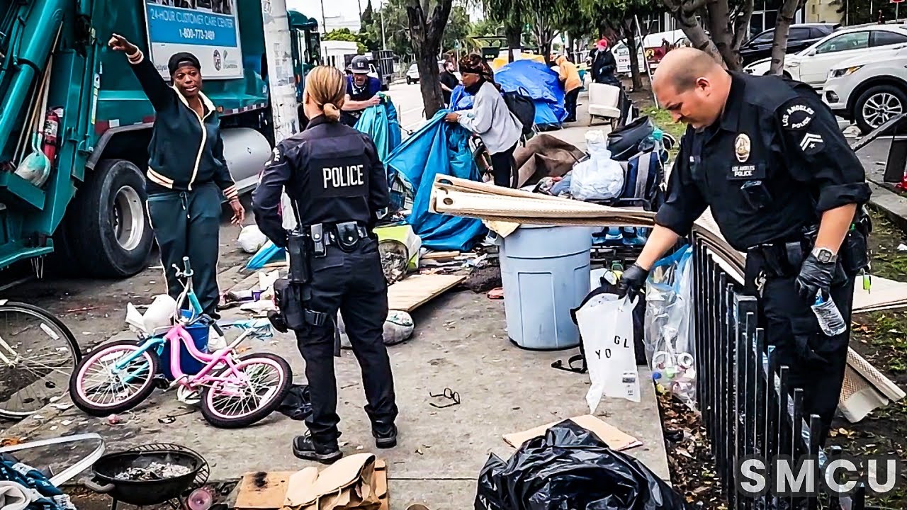 Rose Avenue in Venice Conducts Regular Homeless Encampment Cleanups