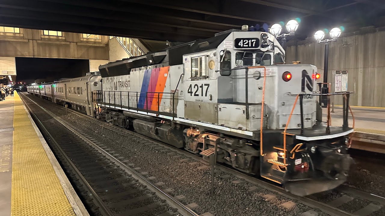 Railfanning at Secaucus 1/10/24 Ft: Two NJT Heritages Units *4101 DOT & 4208 Conrail, & Horn Shows