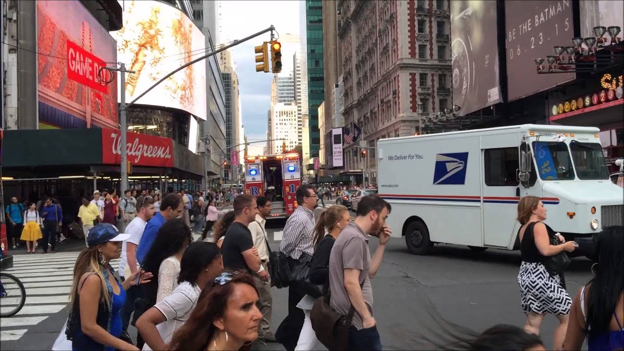 FDNY RESPONDING COMPILATION 32 FULL OF BLAZING SIRENS & LOUD AIR HORNS THROUGHOUT NEW YORK CITY.