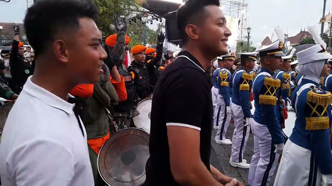 DRUMBAND GITA DIRGANTARA AAU di pawai budaya 