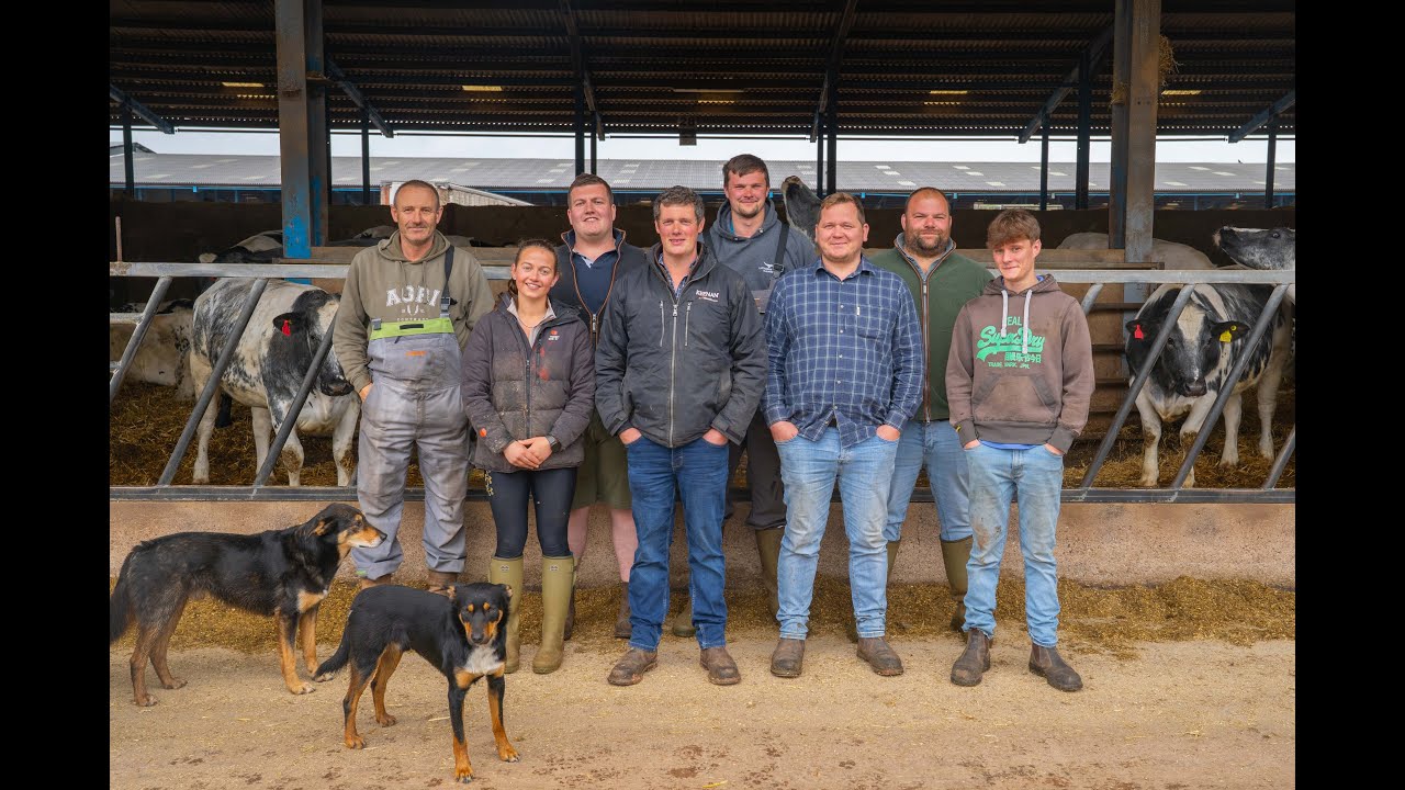 Beef Finishing Unit Reviews Self-Propelled Diet Feeder