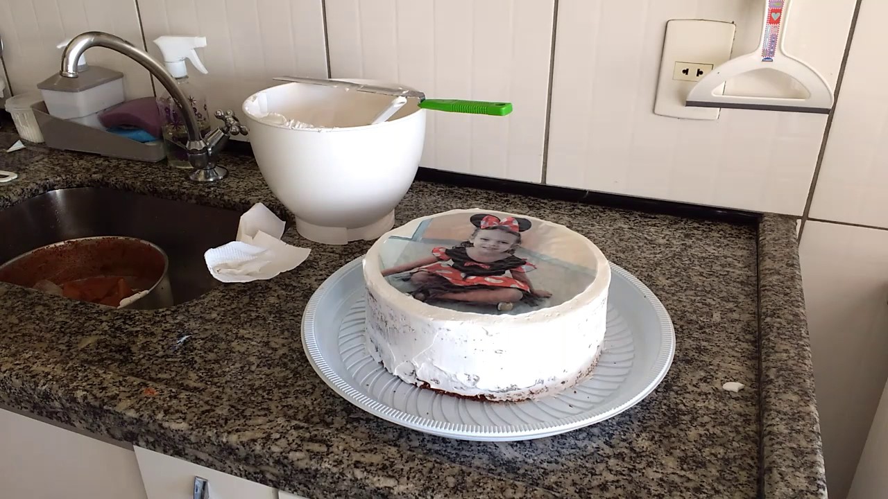Decoração com chantilly e papel arroz ( continuação bolo brigadeiro)