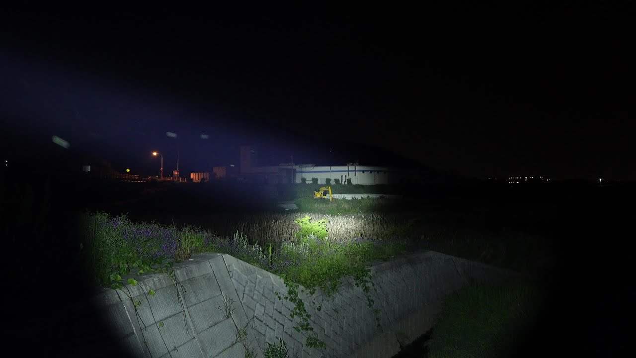 NITECORE SRT7i vs P23i Comparison of BEAMSHOTS