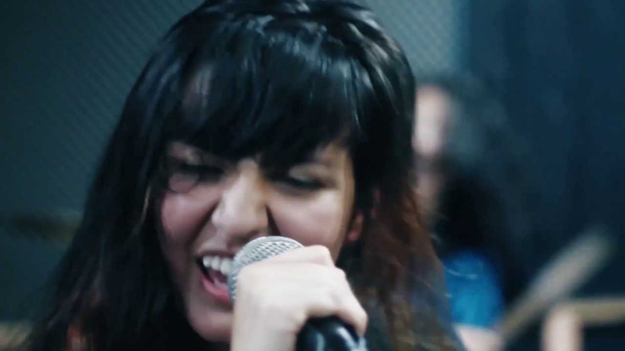 Cuervo Rojo - Miserable Felicidad (Video Oficial)