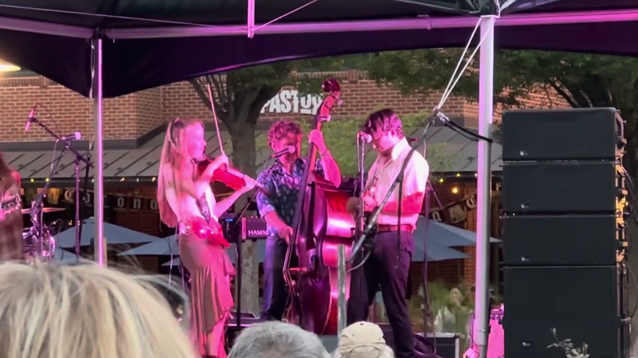 Bronwyn Keith-Hynes — The Chain (Fleetwood Mac cover) — Eagleview Town Center — Exton, PA — 8/19/25