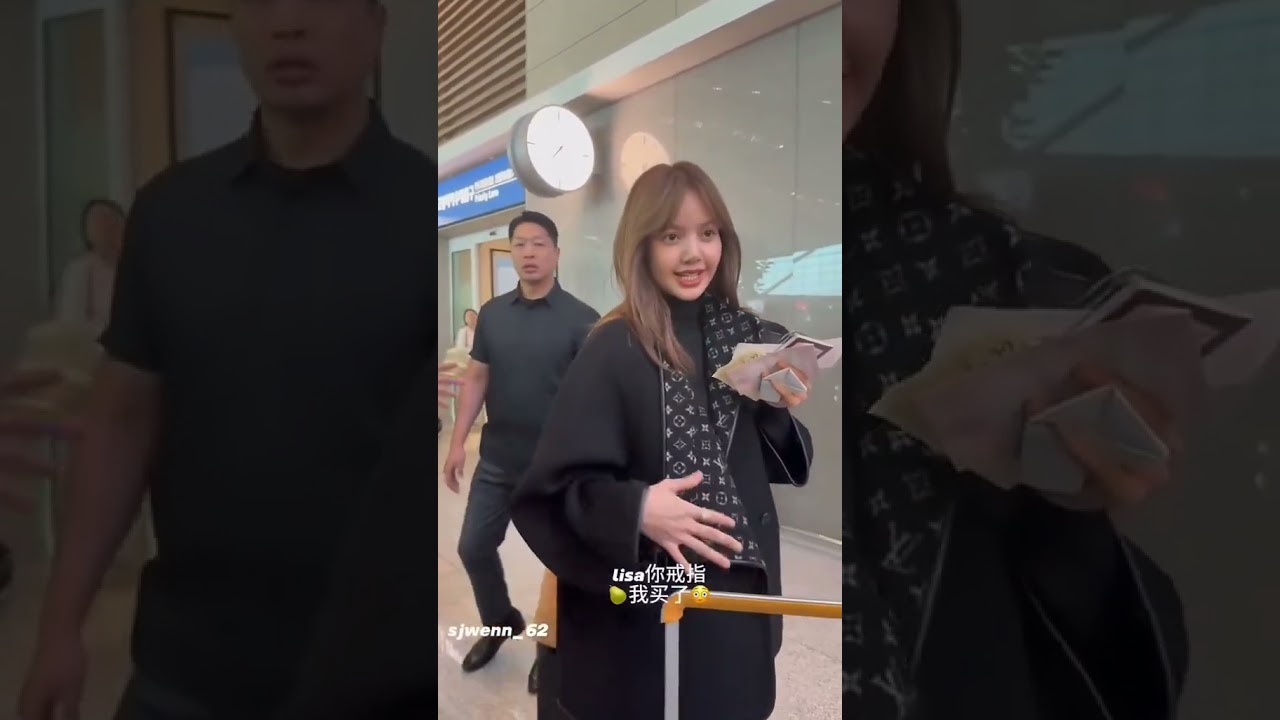 #LISA at Incheon Airport, heading to Paris to attend the Louis Vuitton event at Paris Fashion Week