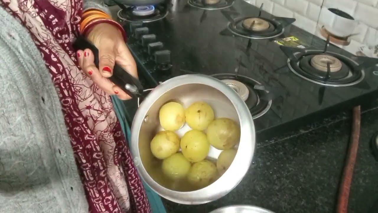  स्वादिष्ट और चटपटा आमले का आचार,