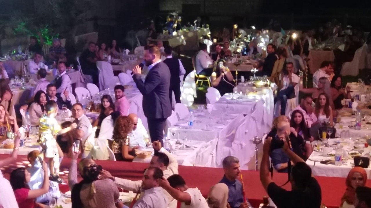 دخول حسام جنيد الى مسرح شاتو رويال  5 *