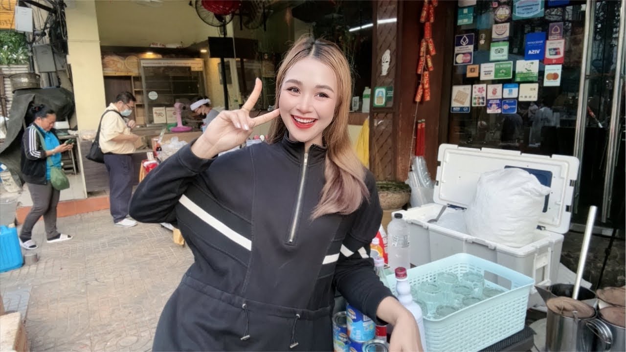 LIVE Street Café - Welcome Family 🤗 Ploysai Coffee Lady in Bangkok Thailand - Thai Street Food
