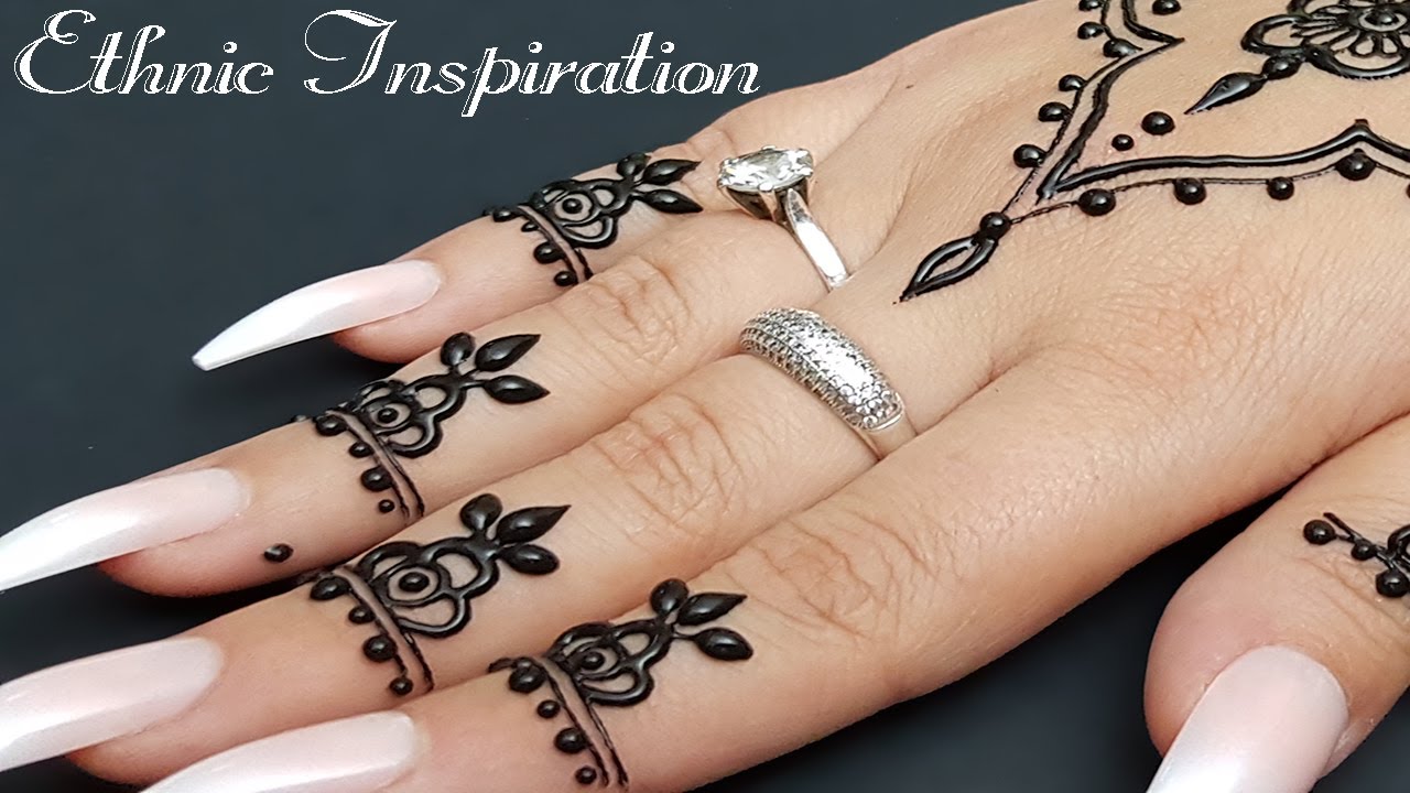 Main henné inspiration ethnique moderne | Hand henna modern ethnic inspiration