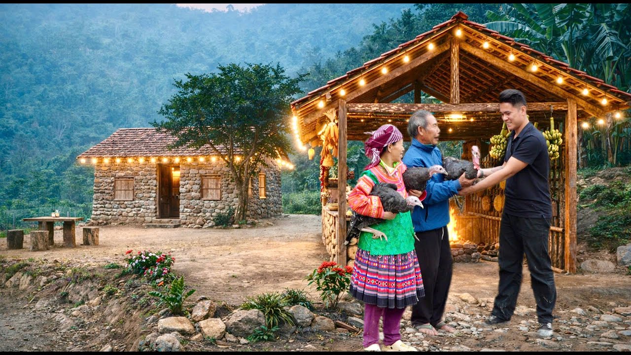 Neighbors for chickens - Trinh Ho happily receives a great gift, warm and friendly village
