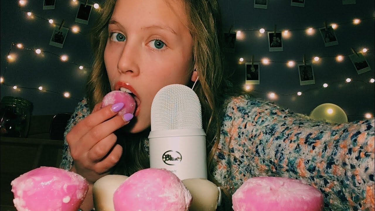 ASMR Eating Mochi