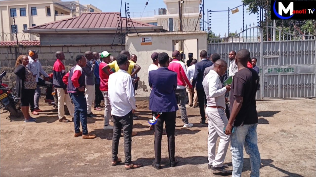 Nom. MCA Duale Must Go !!! A section of Nakuru Youths demonstrate outside County Assembly