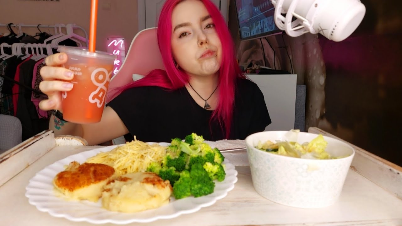 Картофельные котлеты, лапша ,брокколи и салат мукбанг/еда на камеру mukbang