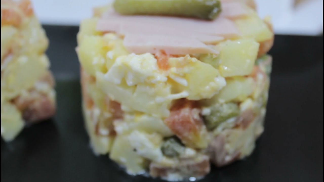 recette de 3 salades classiques : salade César, salade russe et salade niçoise