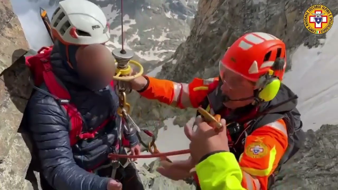 Il Soccorso alpino piemontese soccorre due alpinisti sul Monviso