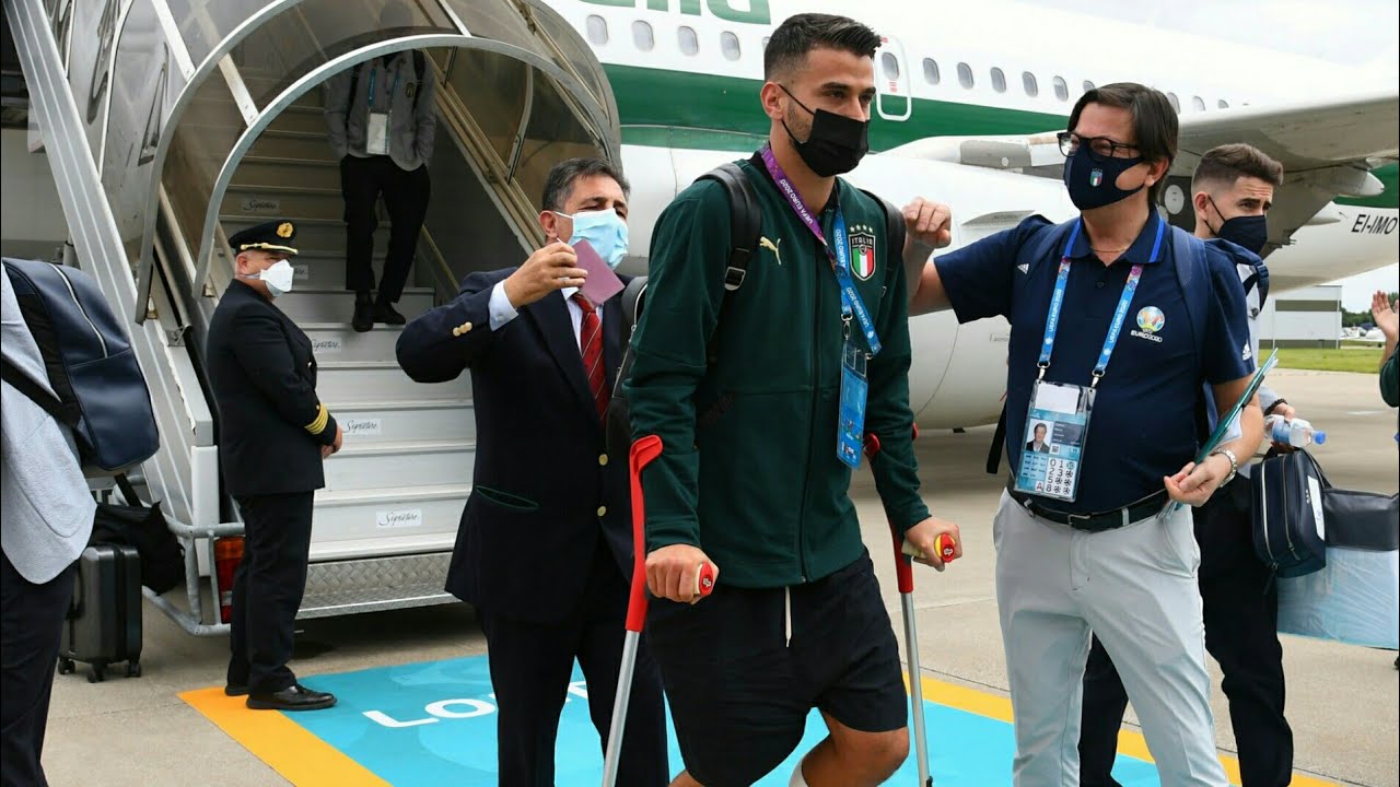 Injured Leonardo Spinazzola traveled to London with Italy to support his teammates in the final