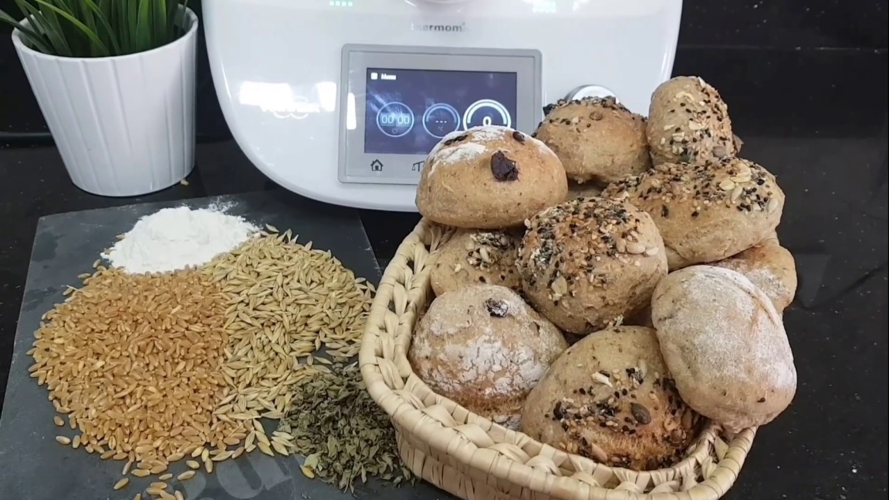 Pain à l'orge aux olives, graines et thym    خبز الدار بالزيتون, الزرارع و الزعتر