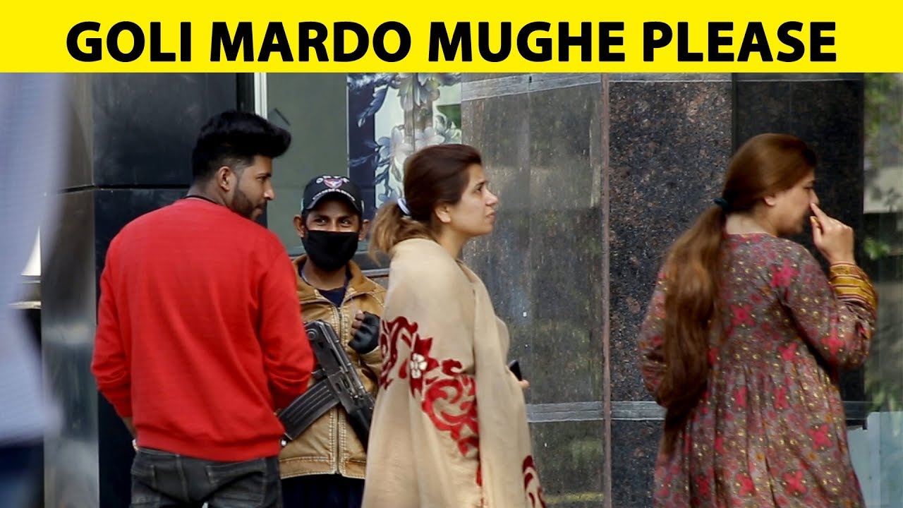Pranking Security Guards to help me - Lahori Prank Star