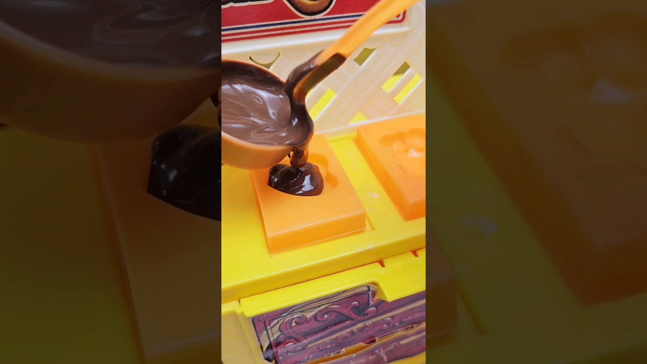 1979 Chocolot Candy Maker 🍫 #asmr #vintage #candymaker