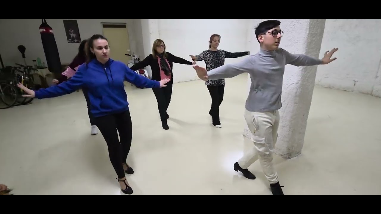 J- AX canta l italia starter pack New coreografia targata M° Renato R ...