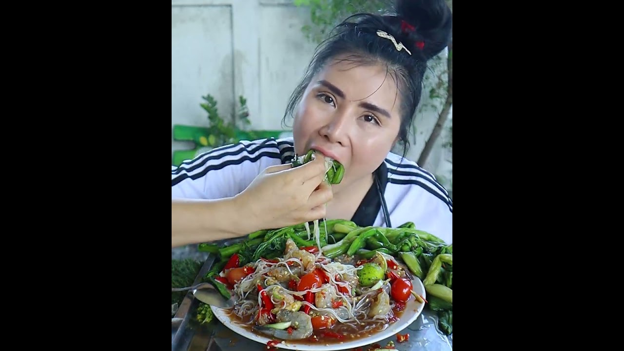 ตำกุ้งสดใส่เส้นขนมจีนแห้งนัวๆ | แพทตี้ กินแบบสไตล์บ้านๆ