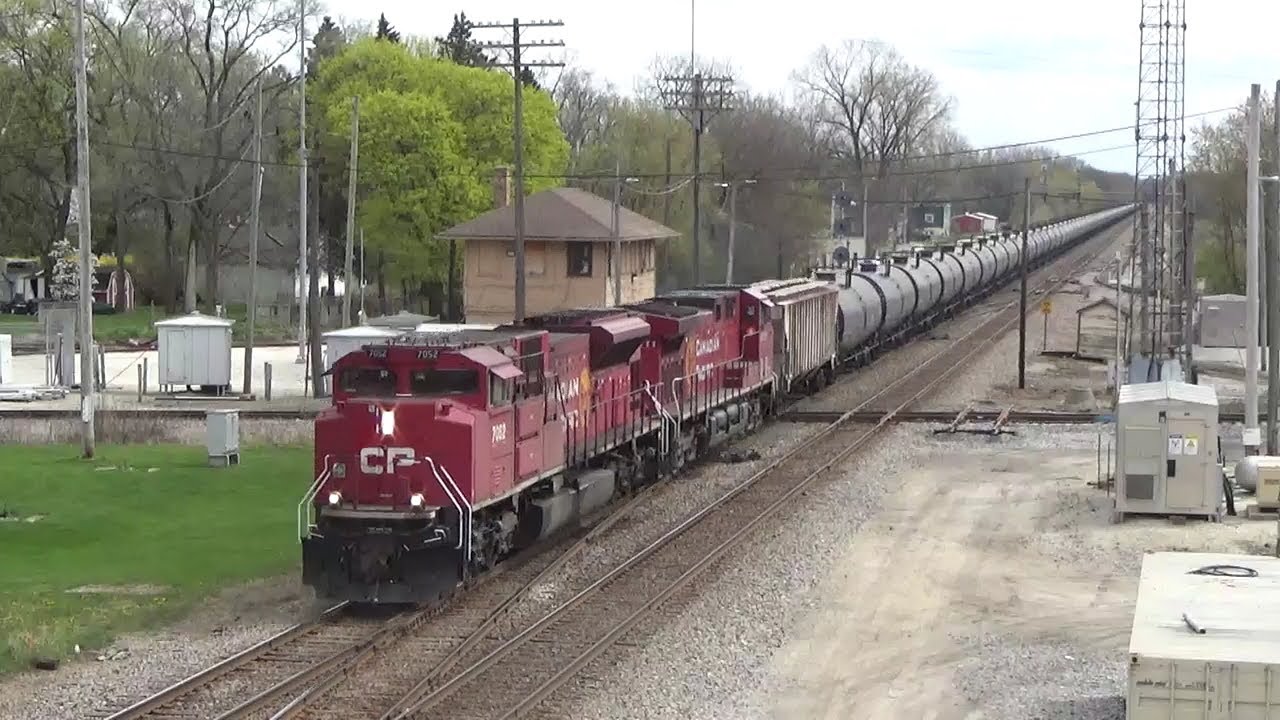 CP 7052 at Rondout, IL