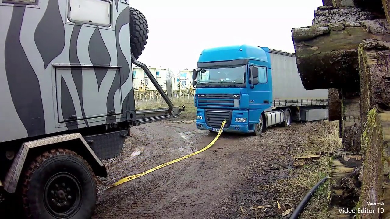 STEYR 12M18 hilft DAF 40-Tonner