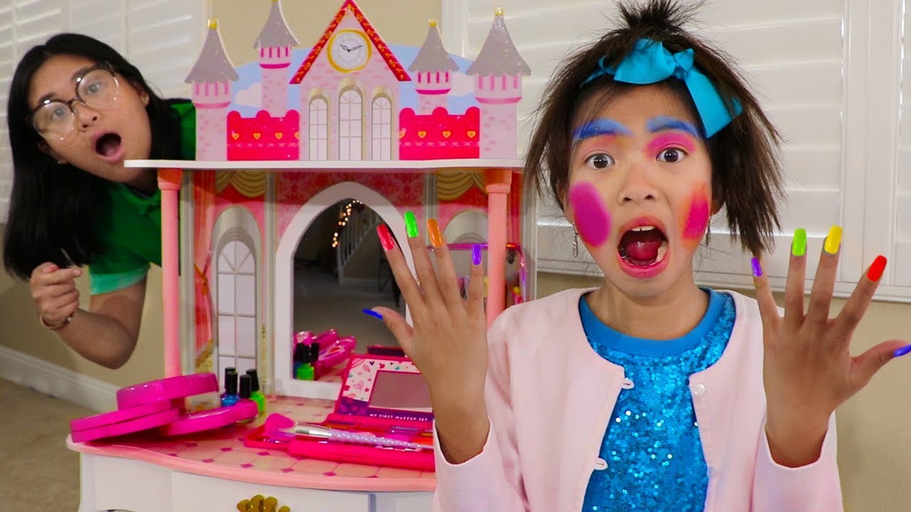 Wendy Pretend Play Dress Up & New Kids Make Up Toys