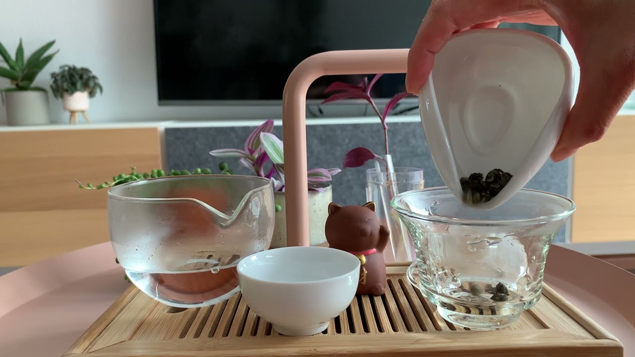 Brewing Jasmine Pearl tea in a gaiwan for myself