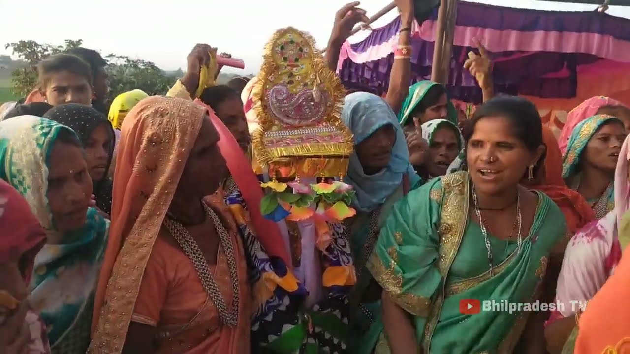लाडे को माडुवे कले देना | लाडी की माँ द्वारा फोकना | शादी पंरपरा भील समाज | गाँव बियापाडा | कुशलगढRJ