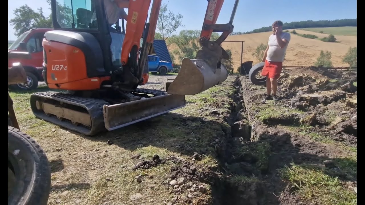Tragem apa la casuta din Padure