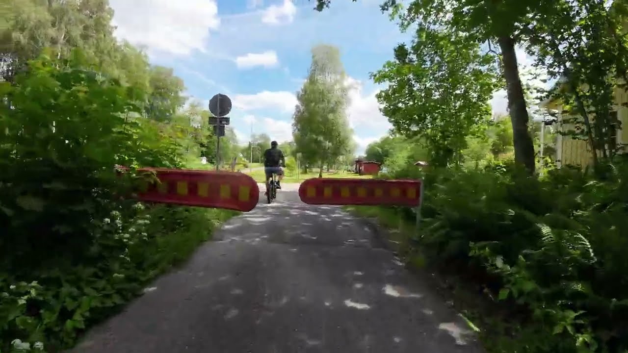 Karlshamn - Vislanda Bolmen järnväg med cykel på banvallen mellan Ryssby - och Åäng