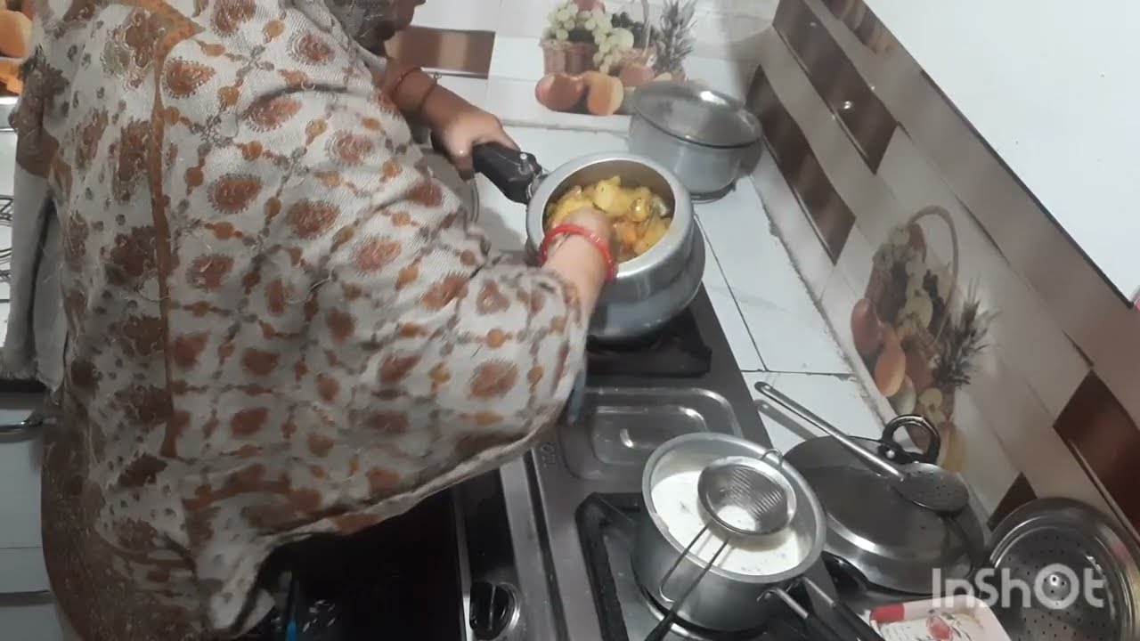 भंडारे वाली आलू बैगन की सब्जी 🥔🍆aloo baigan recipe l aloo baigan ki sabji l Meera s kitchen 
