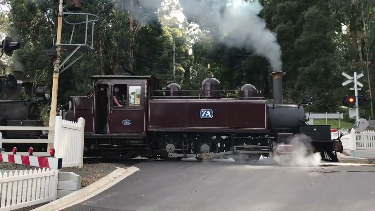 Double Headed NAs! And 8A busy going backwards - Puffing Billy Railway