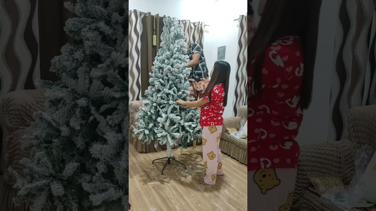 SETTING UP OUR FIRST EVER CHRISTMAS TREE 🎄 (PART I)
